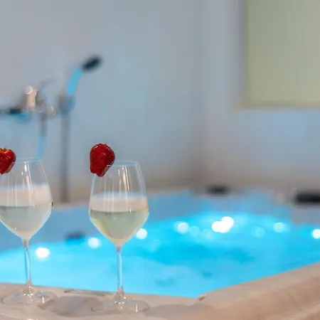 Mg Sapphire Jacuzzi Premium Suite Thessaloniki Exterior photo