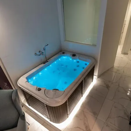 Mg Sapphire Jacuzzi Premium Suite Thessaloniki Exterior photo
