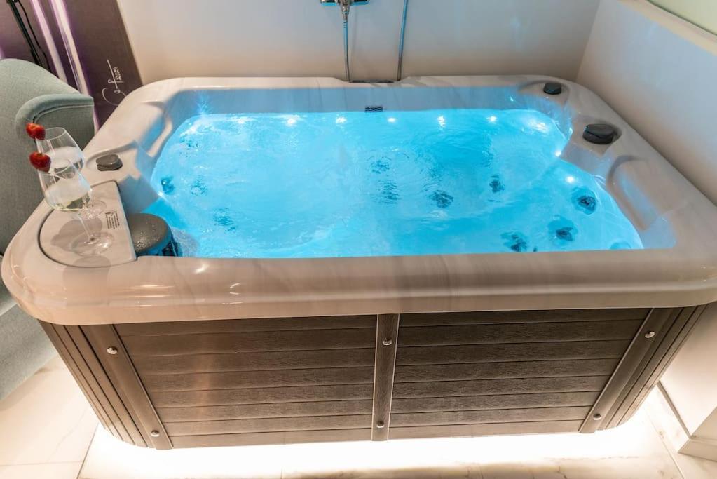 Mg Sapphire Jacuzzi Premium Appartement Thessalonique